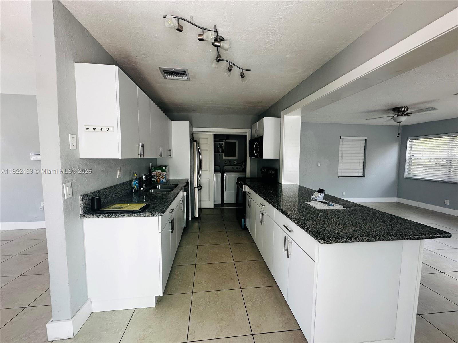 800 N 69th Ave