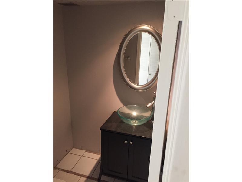 COMMODORE PLAZA - Residential Lease