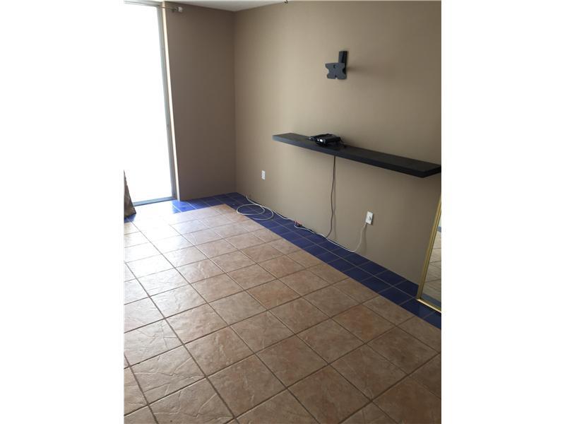 COMMODORE PLAZA - Residential Lease