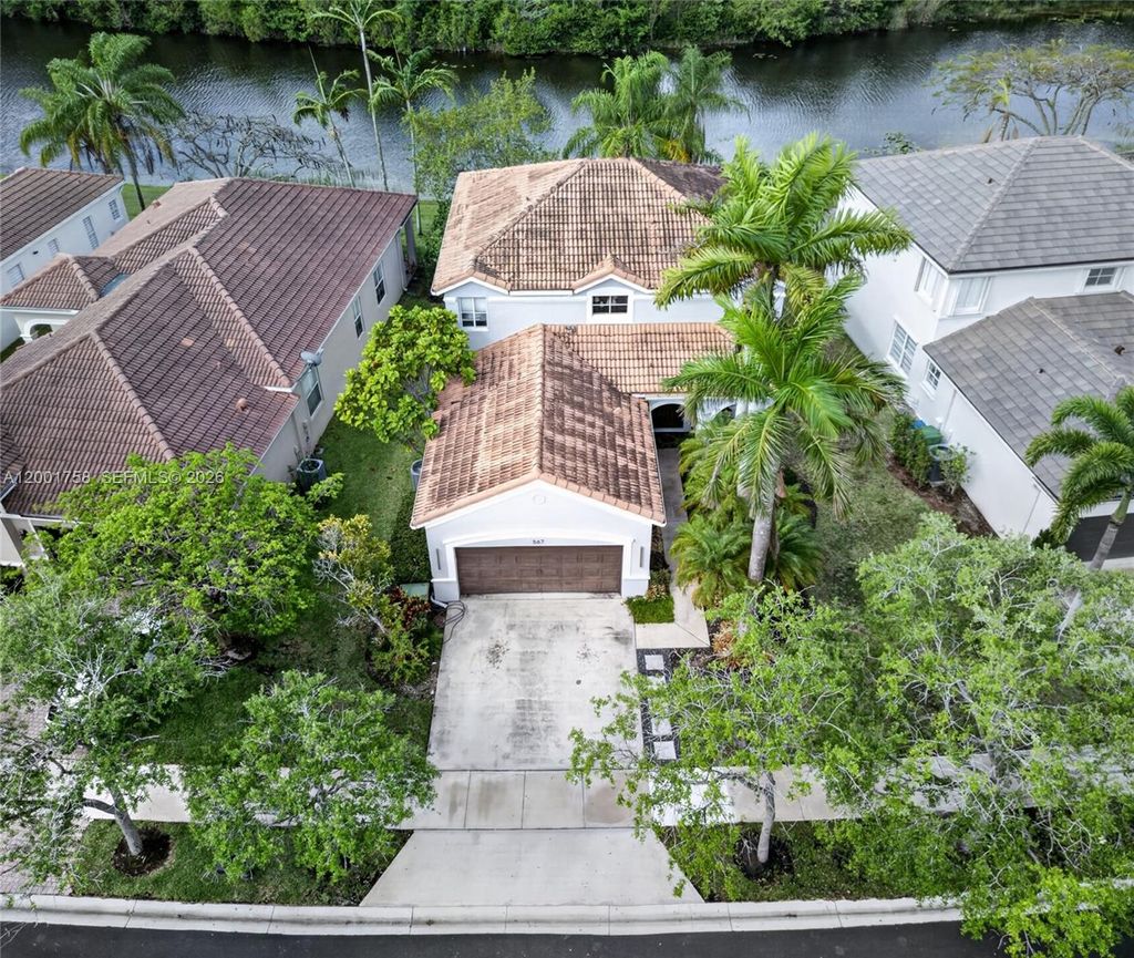 Photo of 567 Live Oak Ln, Weston, FL 33327 (MLS # A12001758)