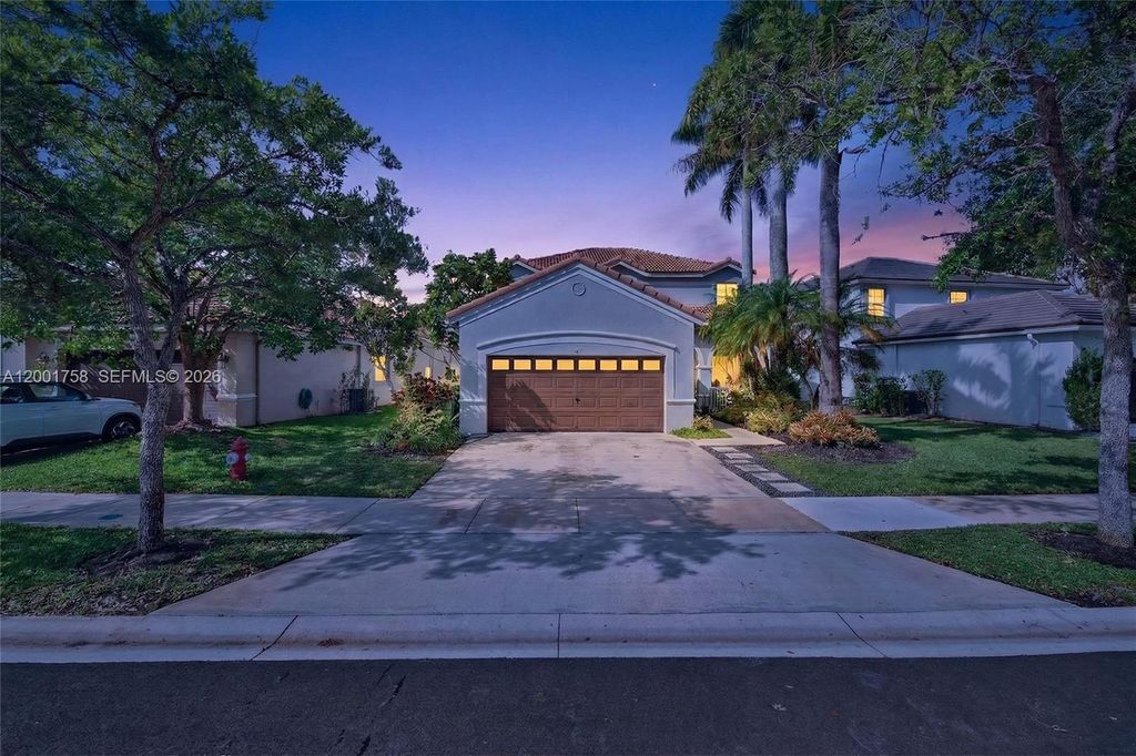 Photo of 567 Live Oak Ln, Weston, FL 33327 (MLS # A12001758)