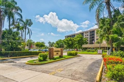 Condominium in Miami FL 900 195th St St 1.jpg