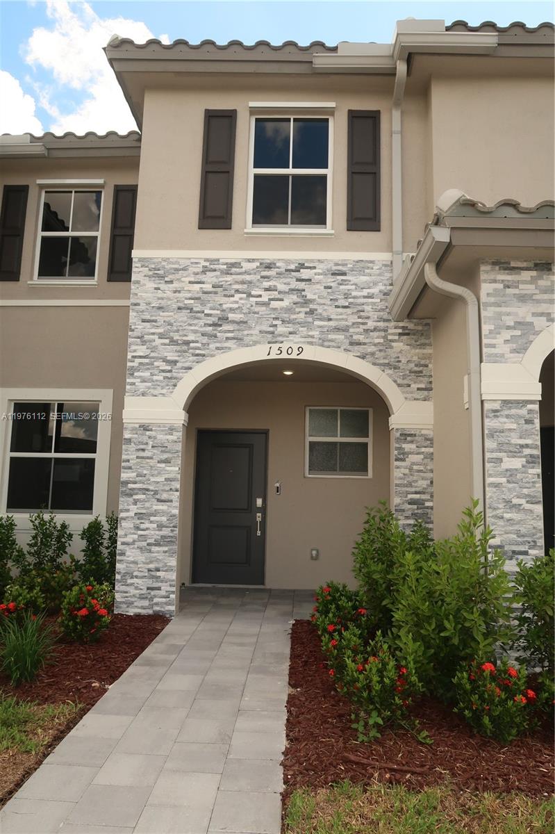 HOMESTEAD PARK OF COMMERC - Residential Lease