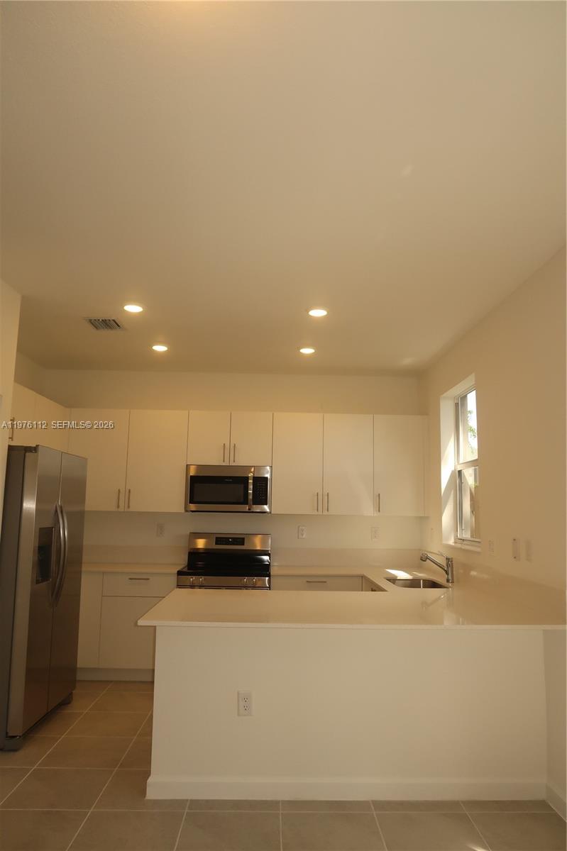 HOMESTEAD PARK OF COMMERC - Residential Lease