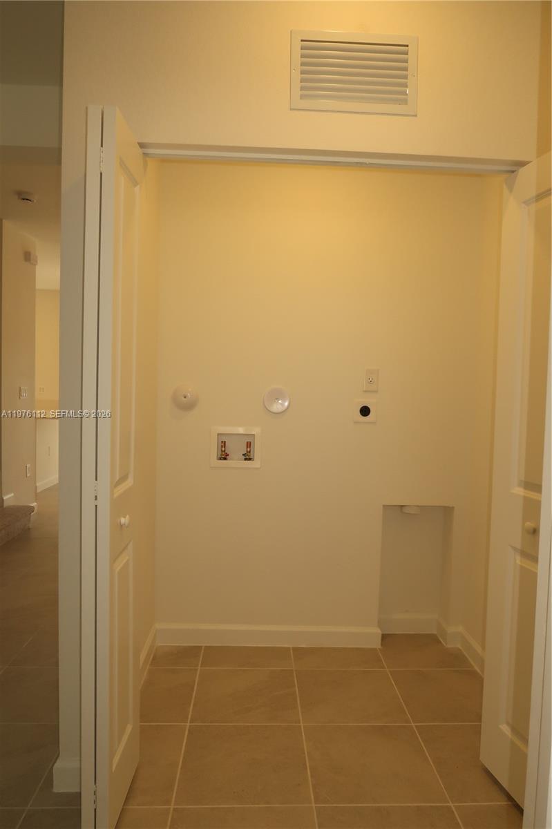 HOMESTEAD PARK OF COMMERC - Residential Lease