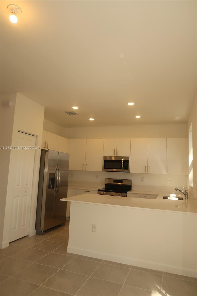 HOMESTEAD PARK OF COMMERC - Residential Lease