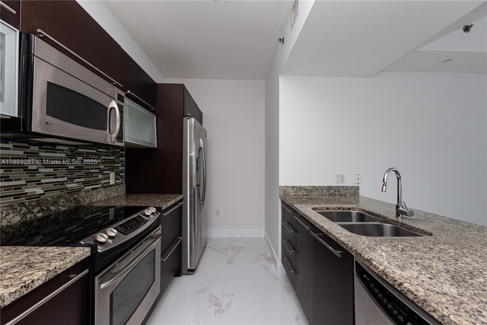 THE PLAZA 901 BRICKELL CO - Residential