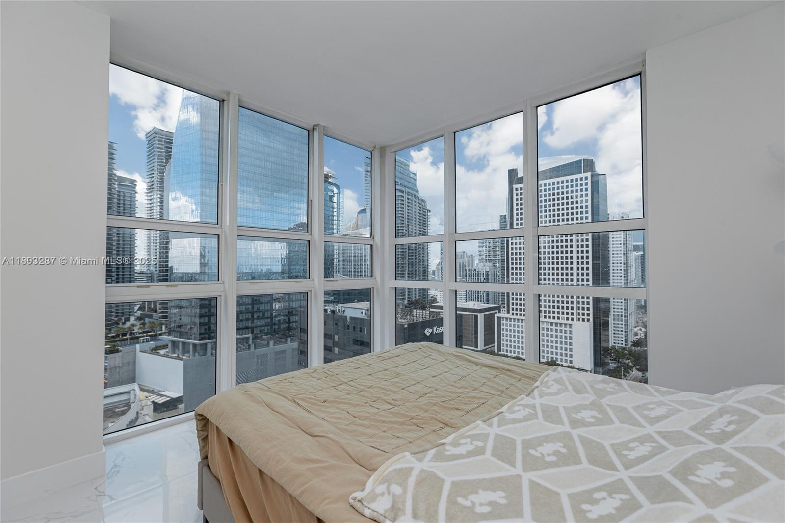 THE PLAZA 901 BRICKELL CO - Residential