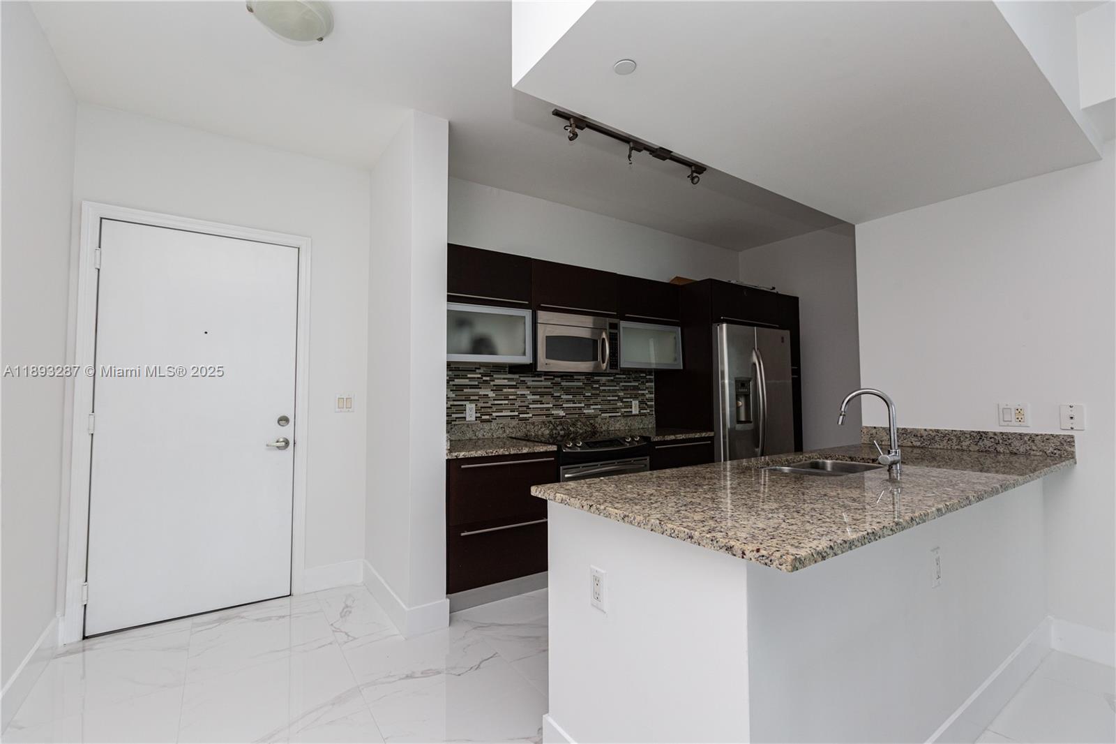 THE PLAZA 901 BRICKELL CO - Residential