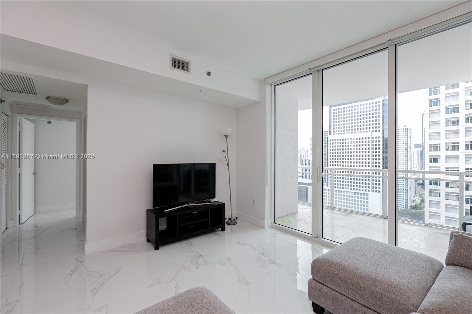 THE PLAZA 901 BRICKELL CO - Residential