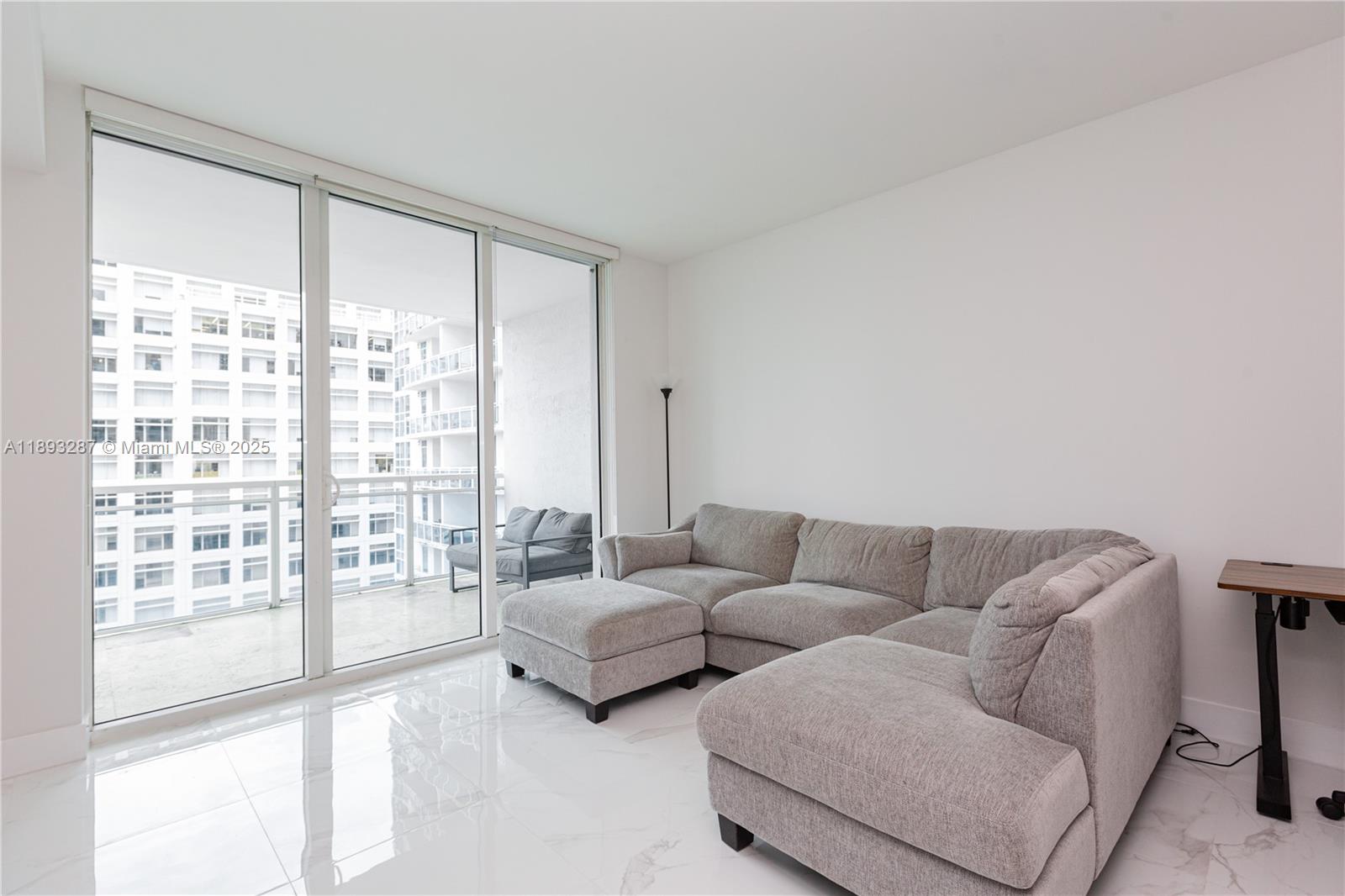 THE PLAZA 901 BRICKELL CO - Residential