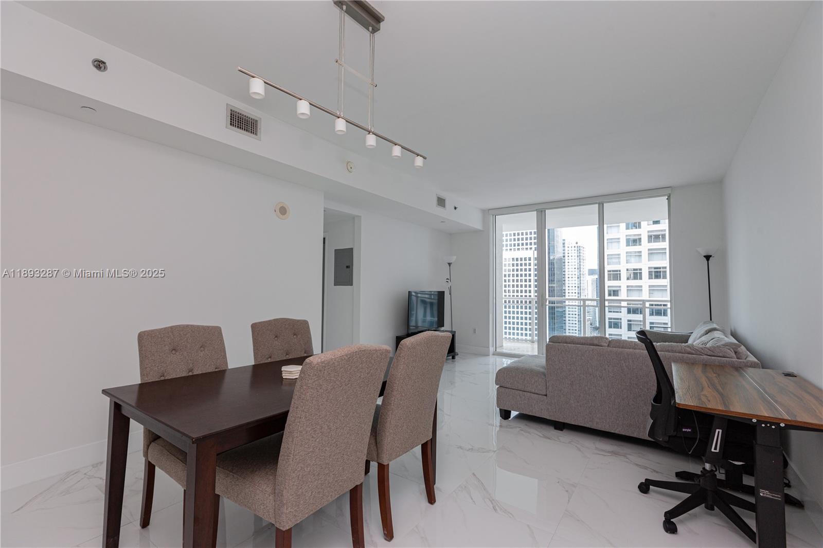 THE PLAZA 901 BRICKELL CO - Residential
