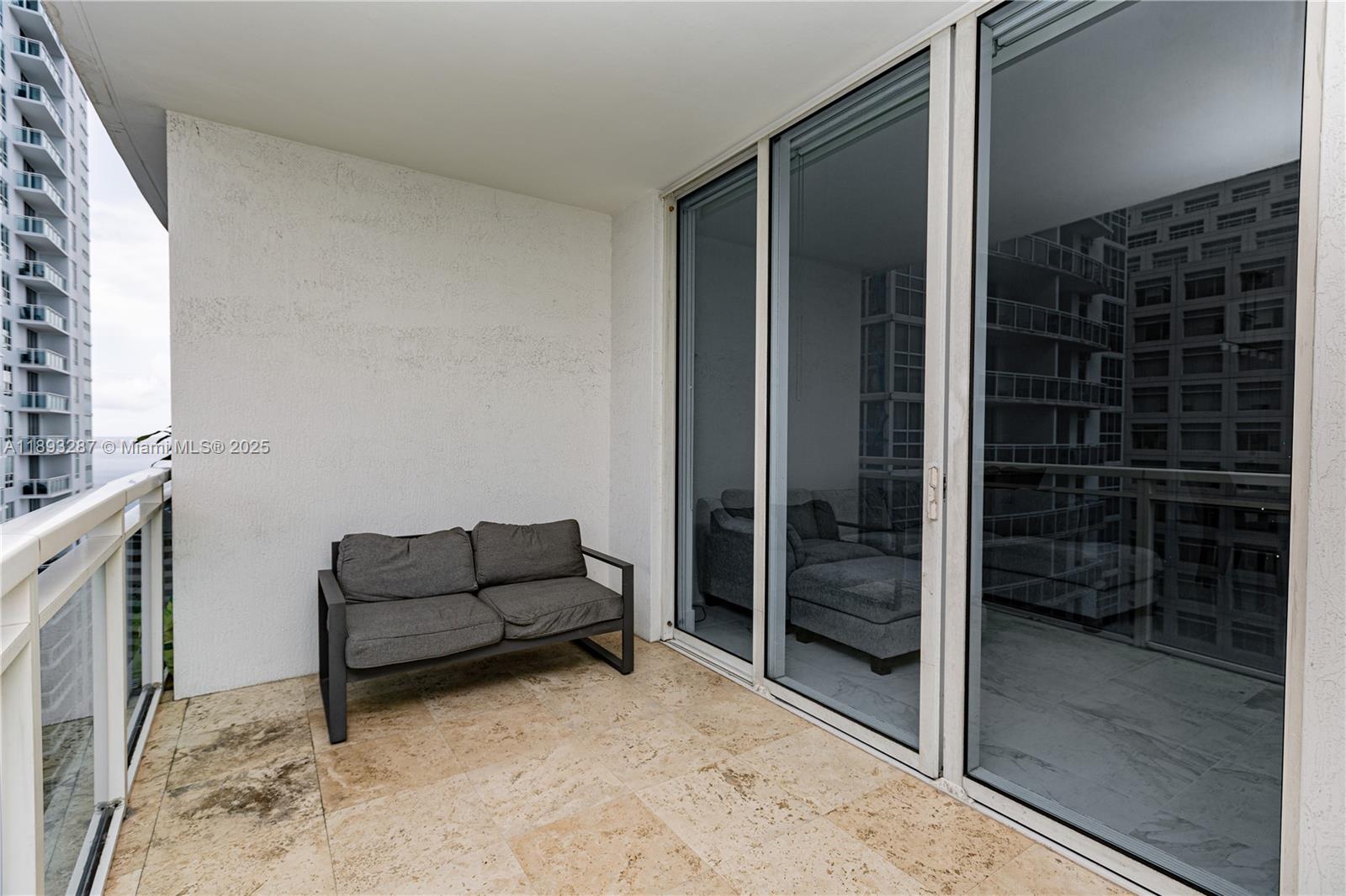 THE PLAZA 901 BRICKELL CO - Residential