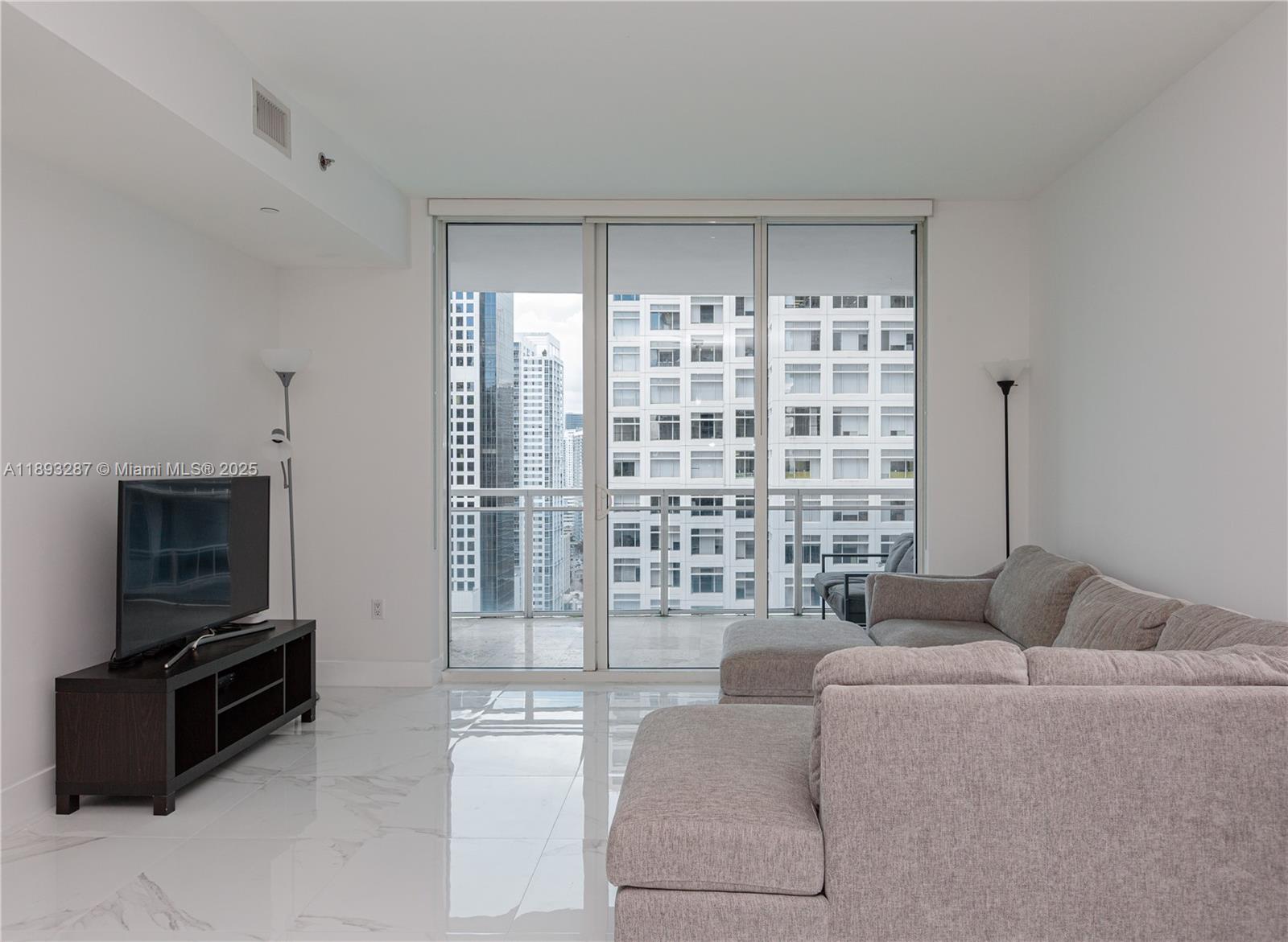 THE PLAZA 901 BRICKELL CO - Residential