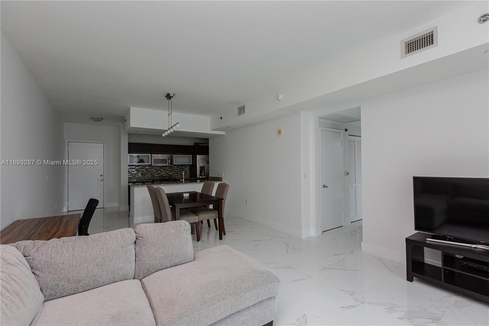 THE PLAZA 901 BRICKELL CO - Residential
