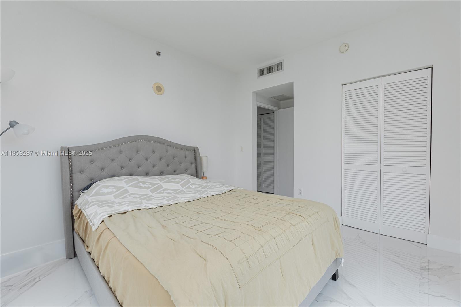 THE PLAZA 901 BRICKELL CO - Residential