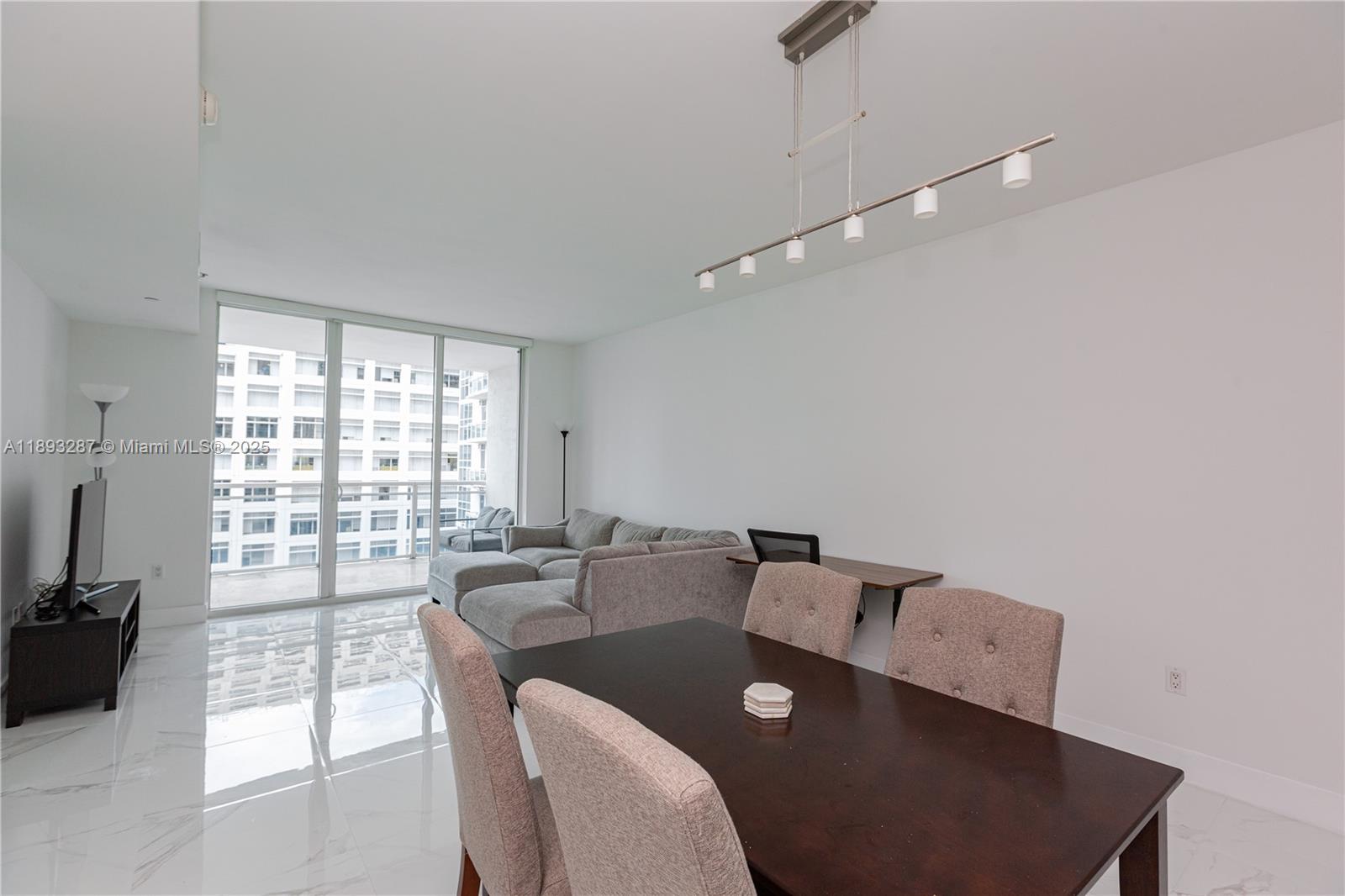 THE PLAZA 901 BRICKELL CO - Residential