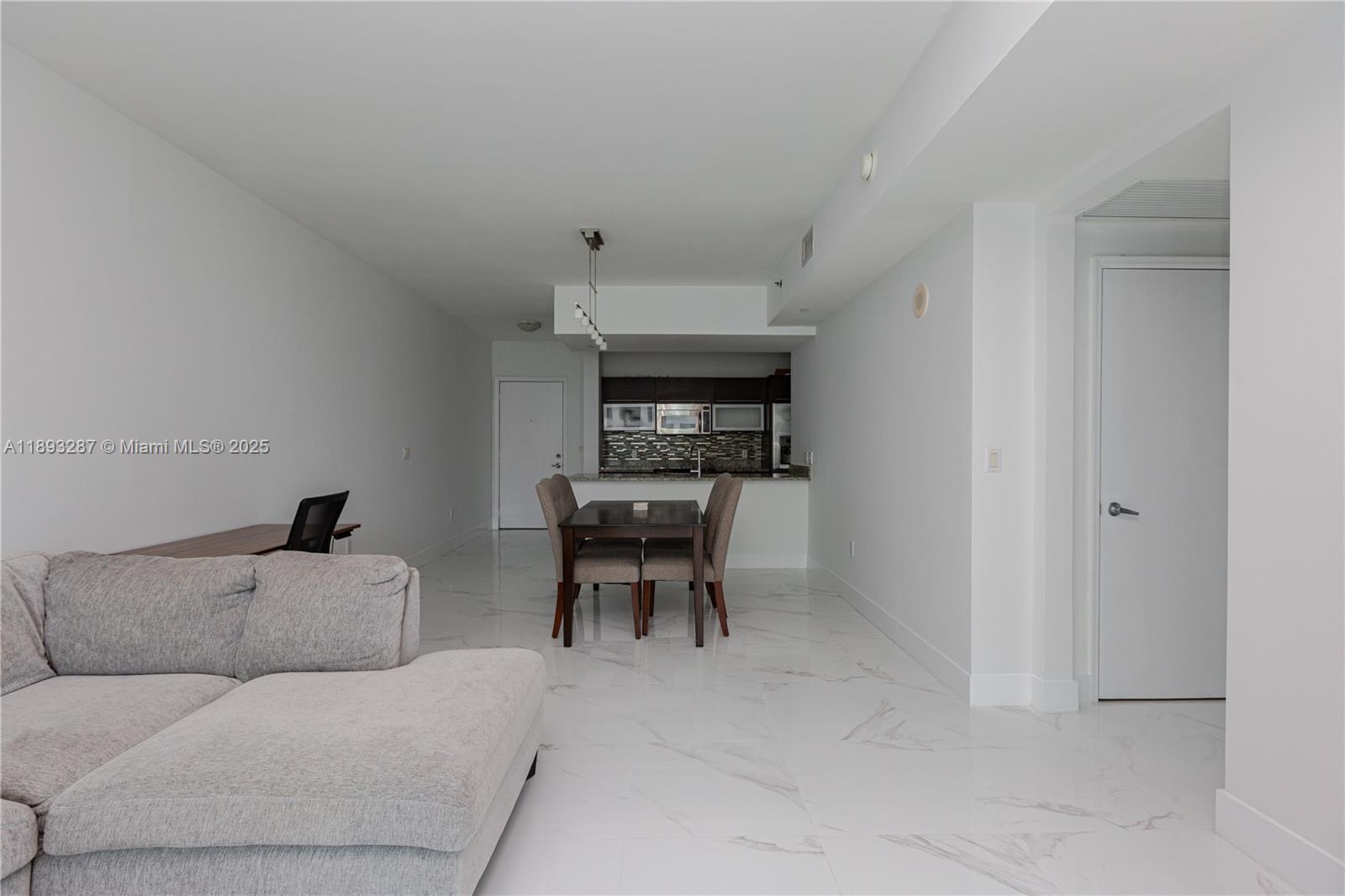 THE PLAZA 901 BRICKELL CO - Residential