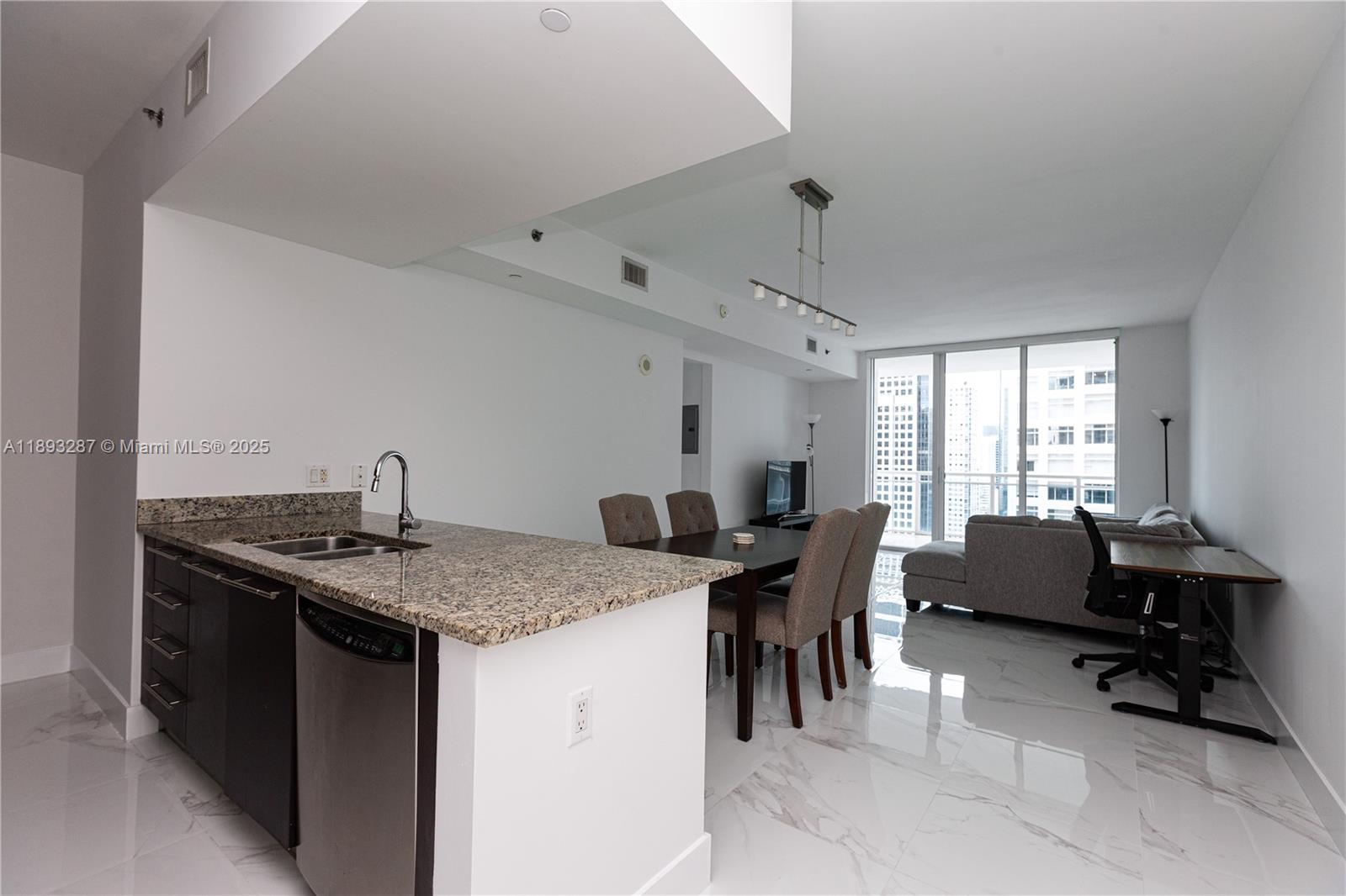 THE PLAZA 901 BRICKELL CO - Residential