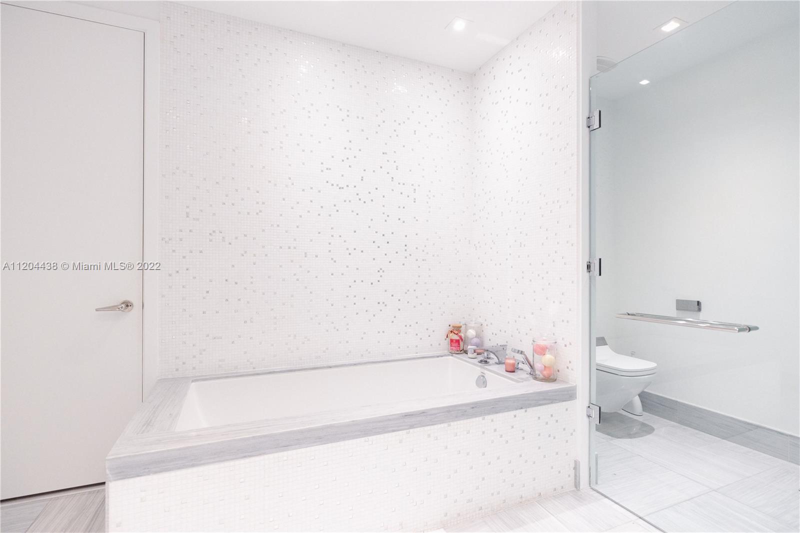 JADE SIGNATURE CONDO - Residential