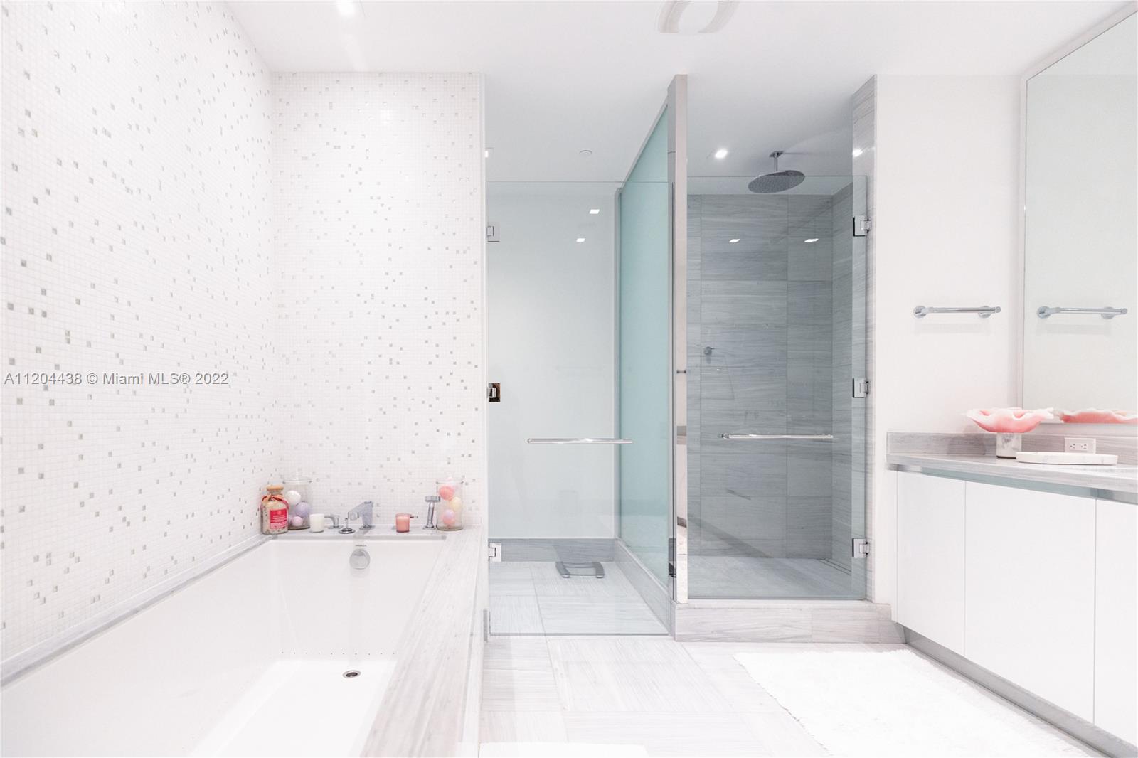 JADE SIGNATURE CONDO - Residential