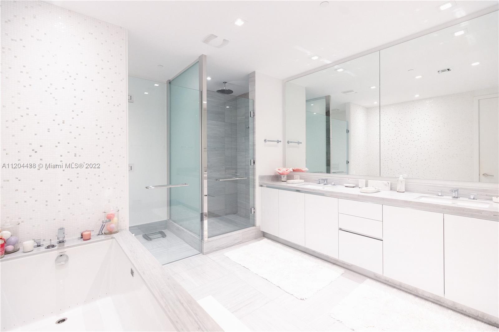 JADE SIGNATURE CONDO - Residential