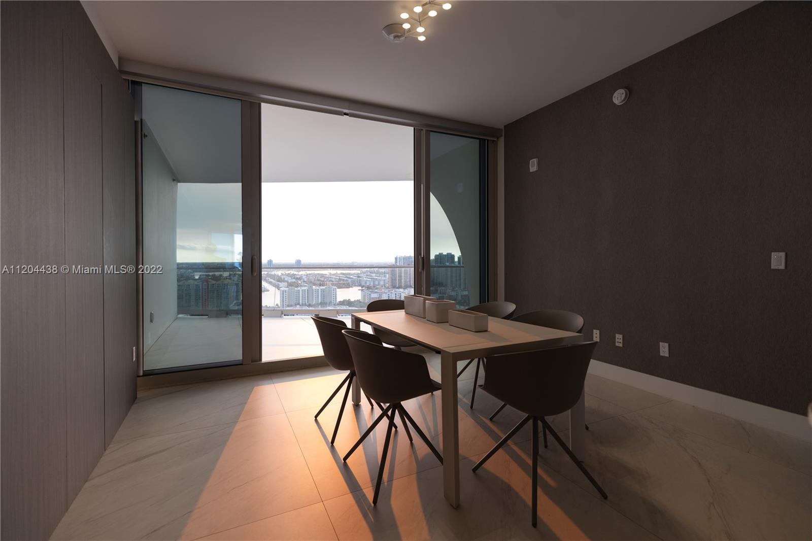 JADE SIGNATURE CONDO - Residential