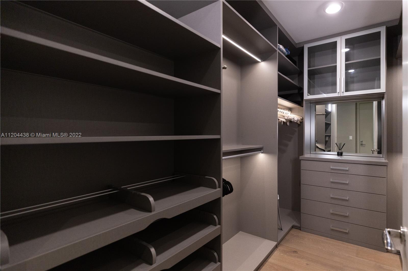 JADE SIGNATURE CONDO - Residential