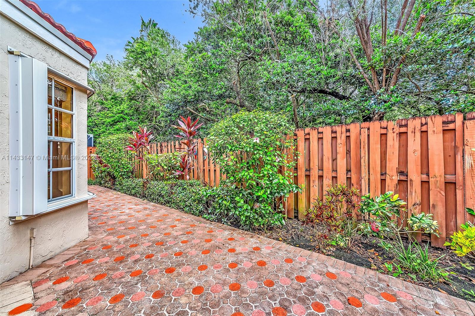 COUNTRY ISLES GARDEN HOME - Residential Lease