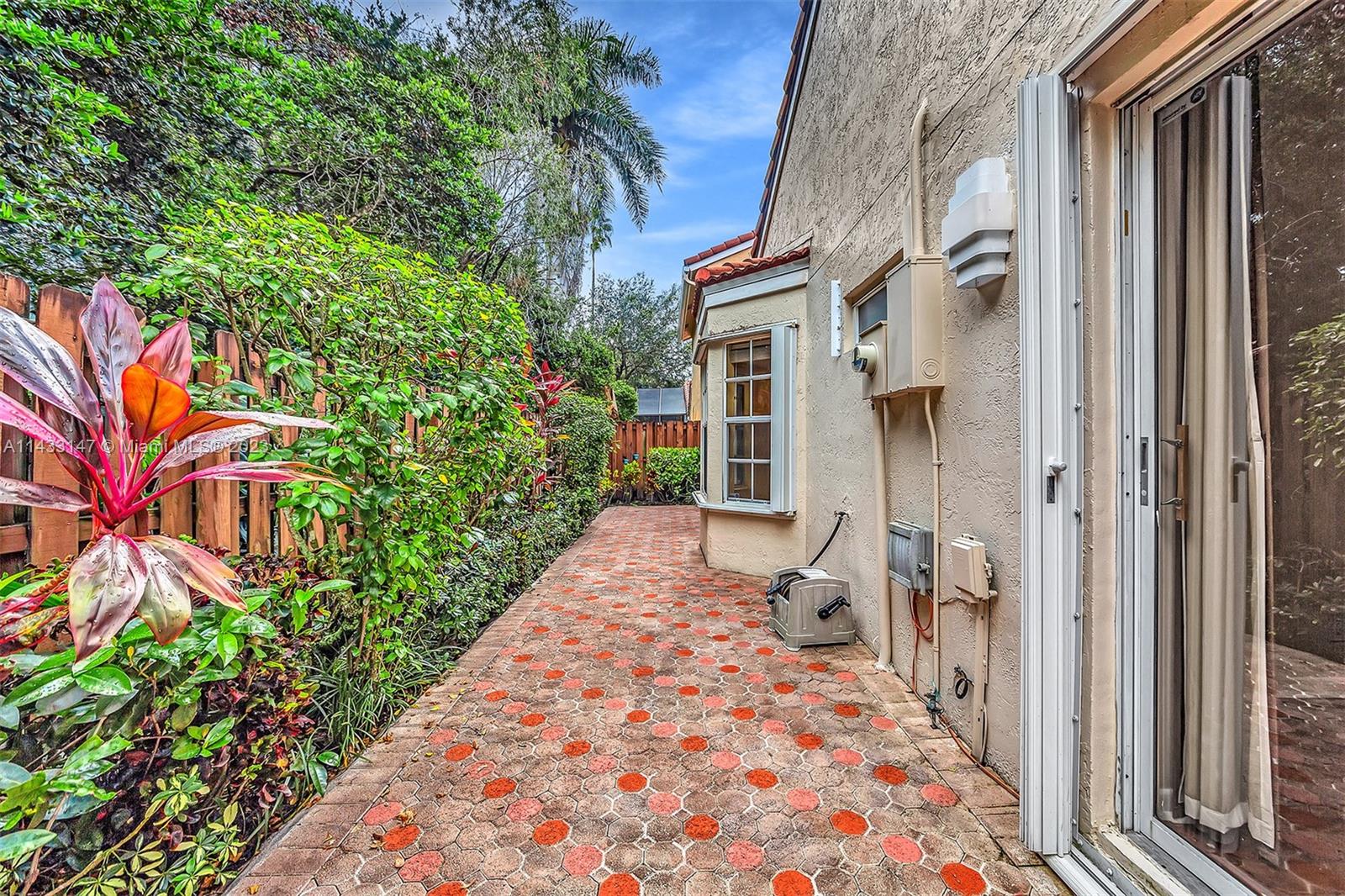 COUNTRY ISLES GARDEN HOME - Residential Lease