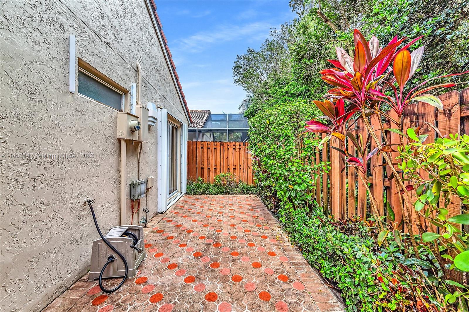 COUNTRY ISLES GARDEN HOME - Residential Lease