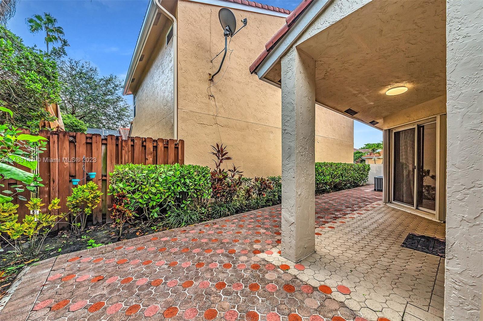 COUNTRY ISLES GARDEN HOME - Residential Lease