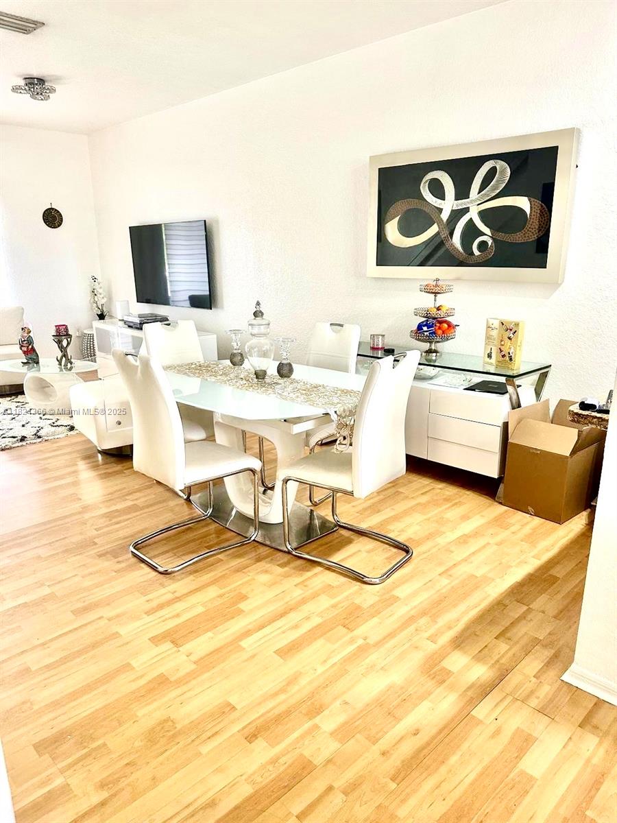 5610 Nw 114th Pl 202, Doral, Miami-Dade County, Florida - 2 Bedrooms  
3 Bathrooms - 