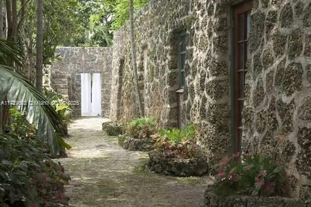 CORAL GABLES GRANADA - Residential Lease
