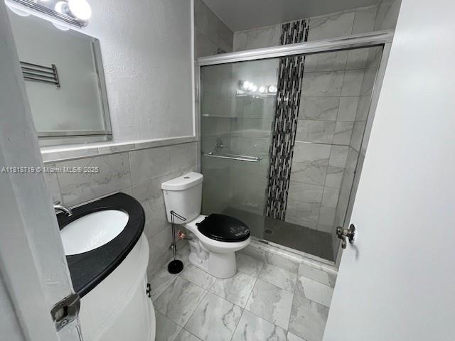 VENETIAN GARDENS AT COUNT - Residential Lease