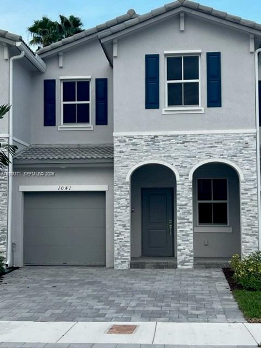 Beautiful unit like new, 3 bedrooms and 2 1/2 Baths, in the Community Pool, Riviera By Lennar, close to great schools, malls, main highways, This Beautiful unit have extended patio, great for entertainment.