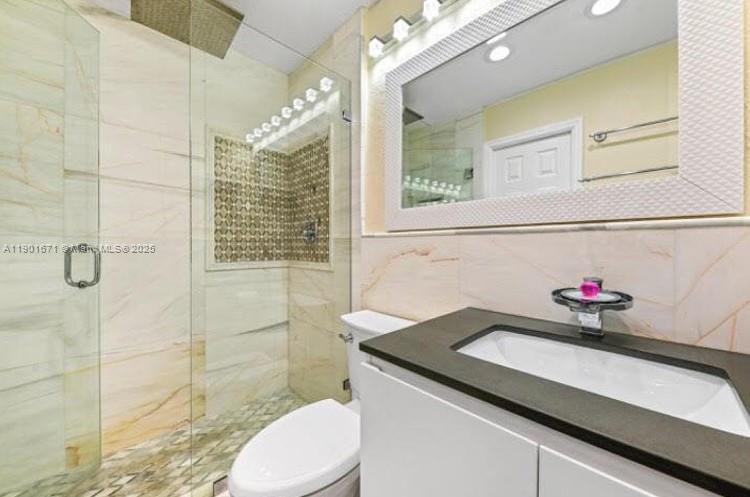 View photos, virtual tours, details... 390 Tilford R R 390