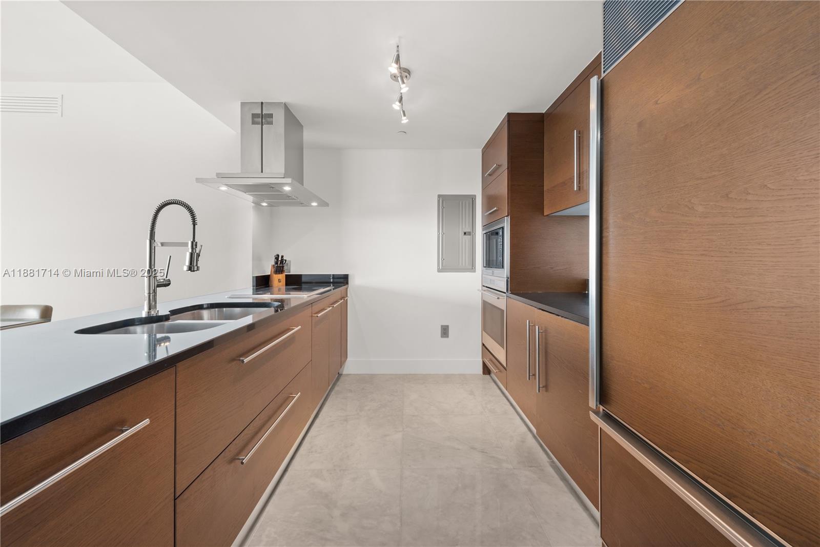 495 Brickell Ave 5003