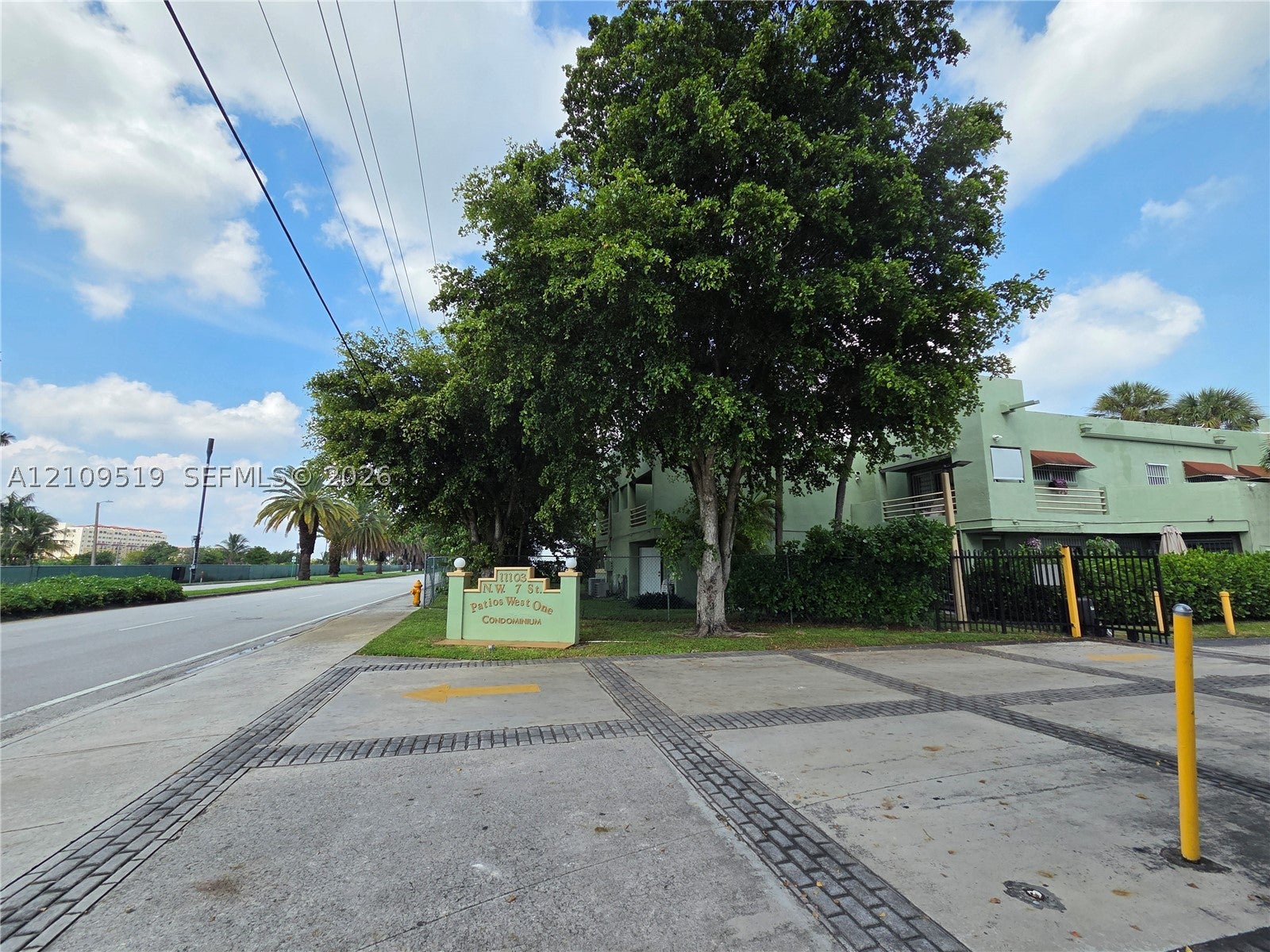 11081 NW 7th St 10114, Miami FL 33172