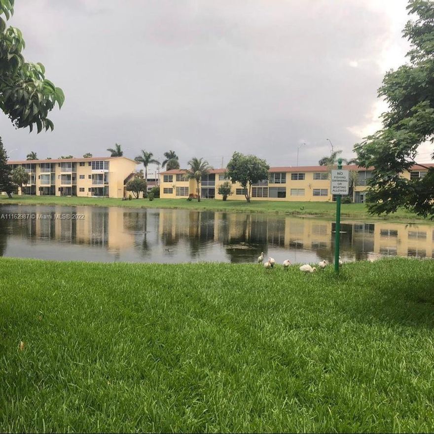 Great unit in the heart of Aventura, tenant occupied paying $1150 per month 
rental restriction 18 month, close to walking distance from Aventura mall and shopping