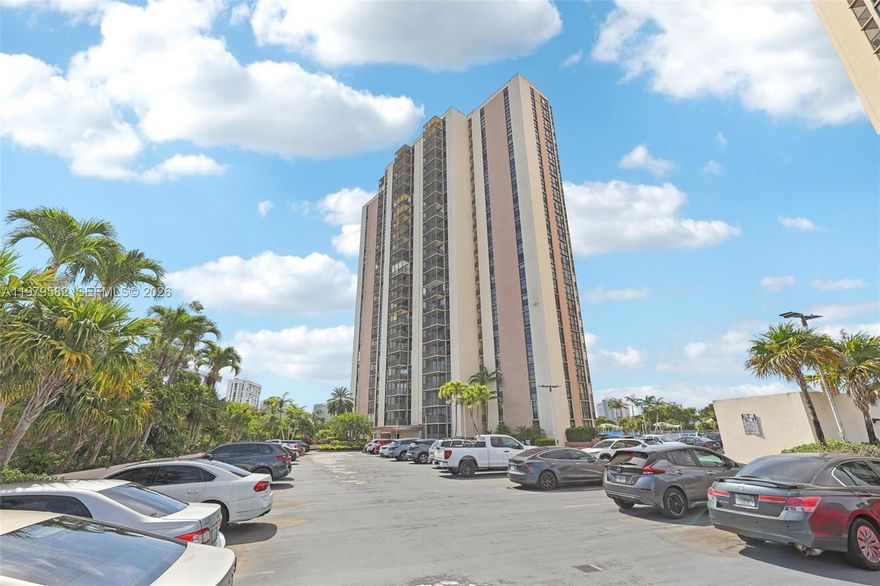 Enjoy breathtaking views from this exquisitely renovated condo and fully furnished. Incredible views of Turnberry Golf Course from this split 2/2 south-facing unit with an oversized balcony. Best Line in the building! 2 Split bedrooms with full bathrooms. All modern tastefully done! The building amenities include covered parking, recently updated beautiful pool area, a fully renovated gym and clubhouse, elevators, modern lobby, 24-hour security. Enjoy Aventura Mall, Bal Harbor as well as many near by restaurants, Gulfstream and houses of Worship.