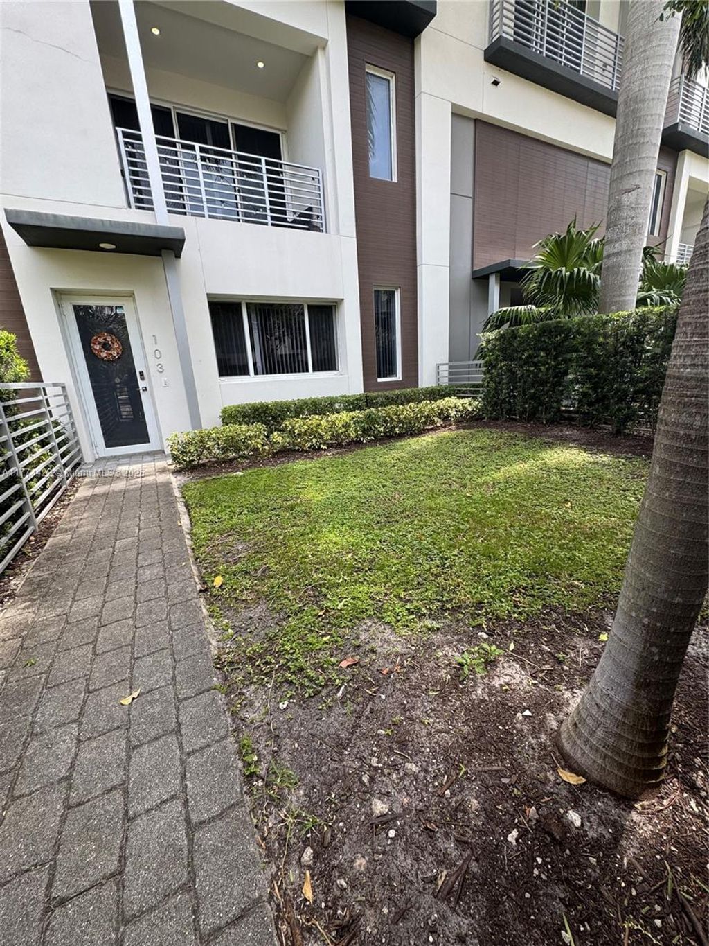 listing image 0