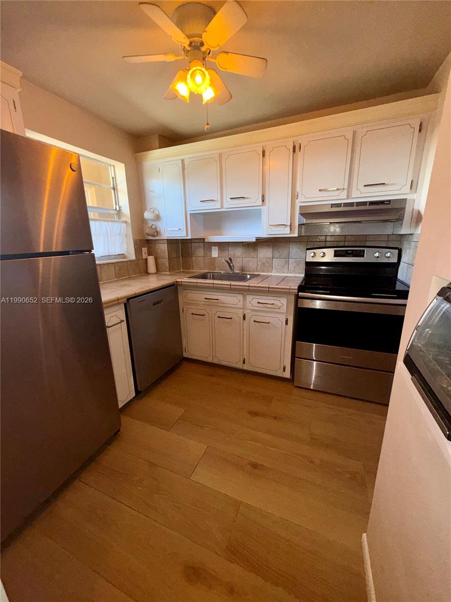 4100 Crystal Lake Dr 407