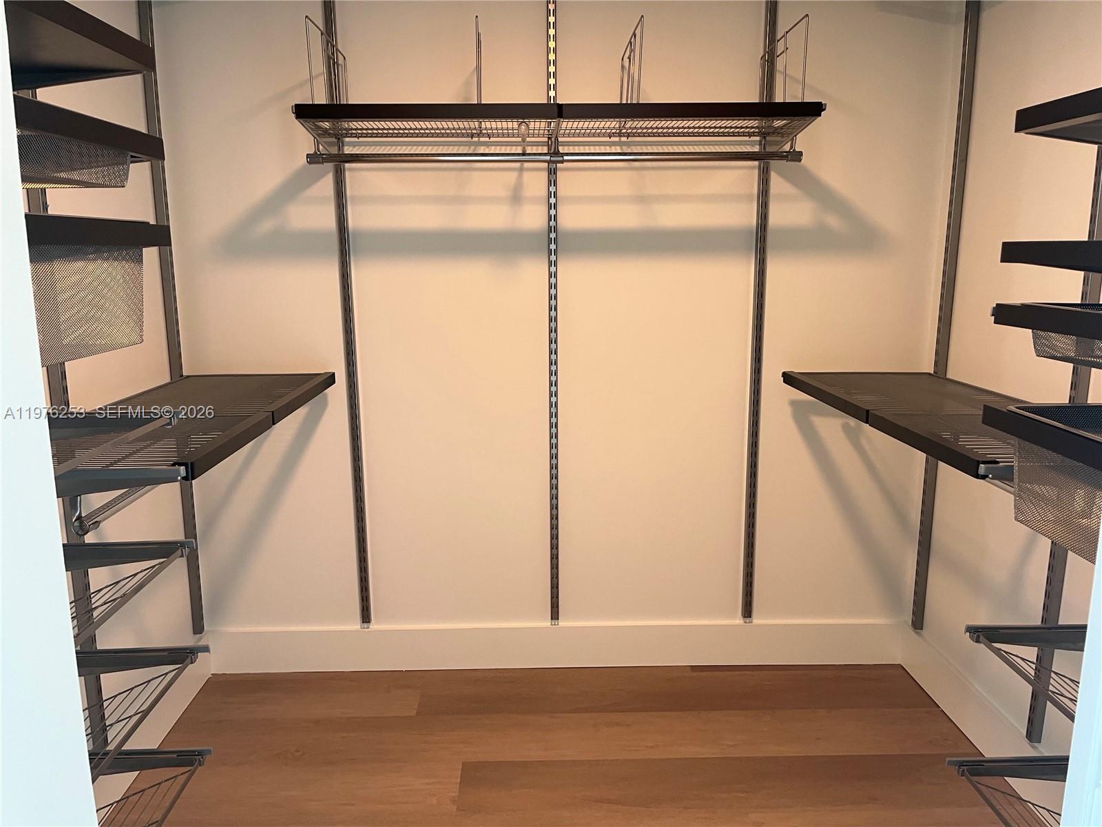 1800 CLUB CONDO - Residential Lease