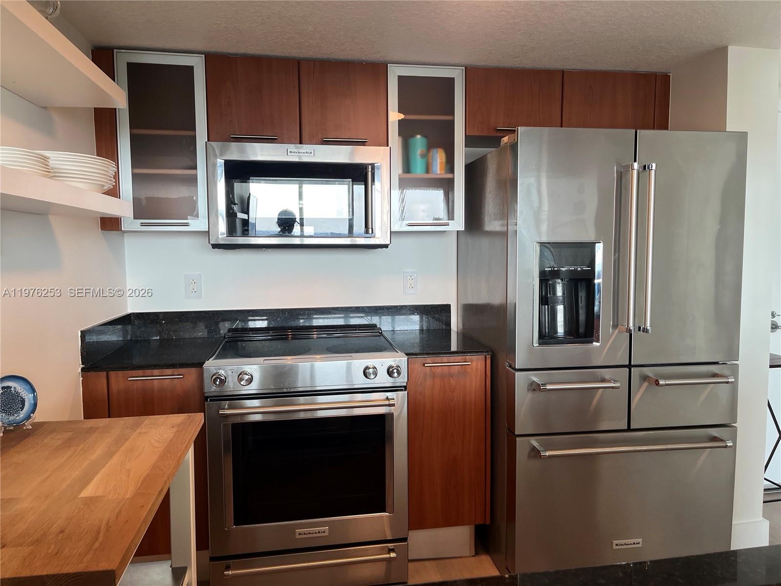 1800 CLUB CONDO - Residential Lease