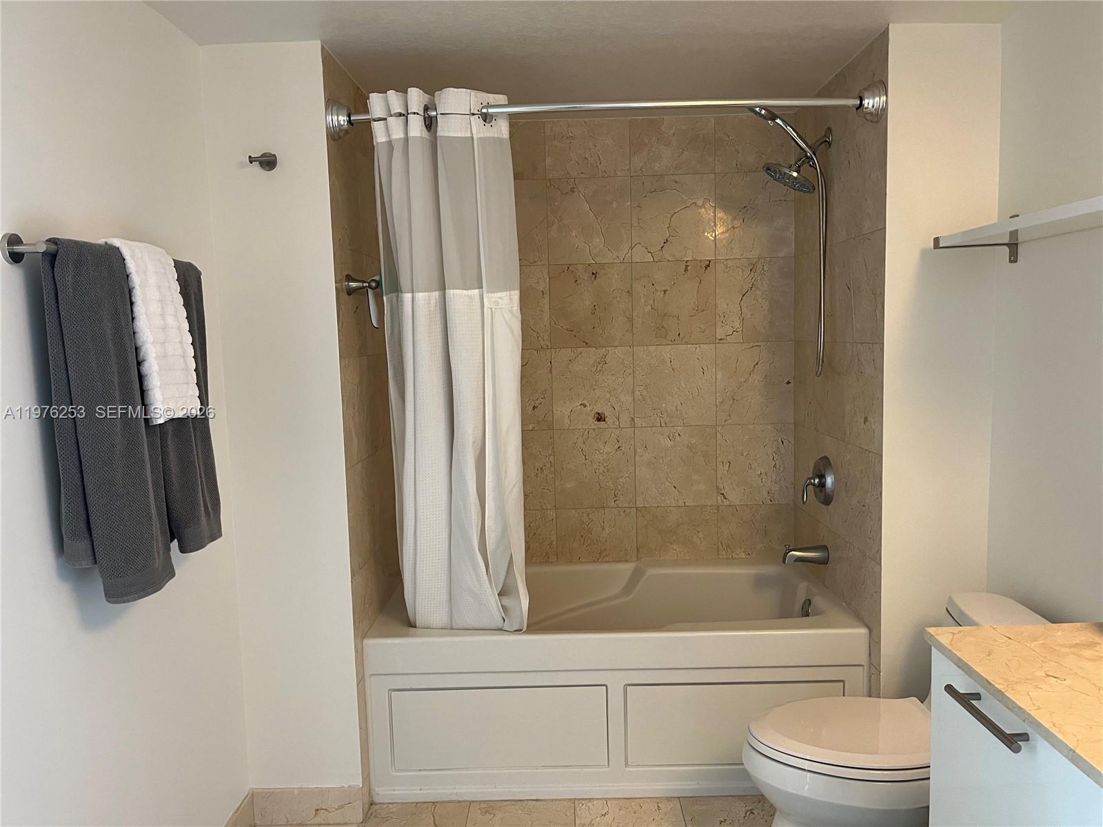 1800 CLUB CONDO - Residential Lease