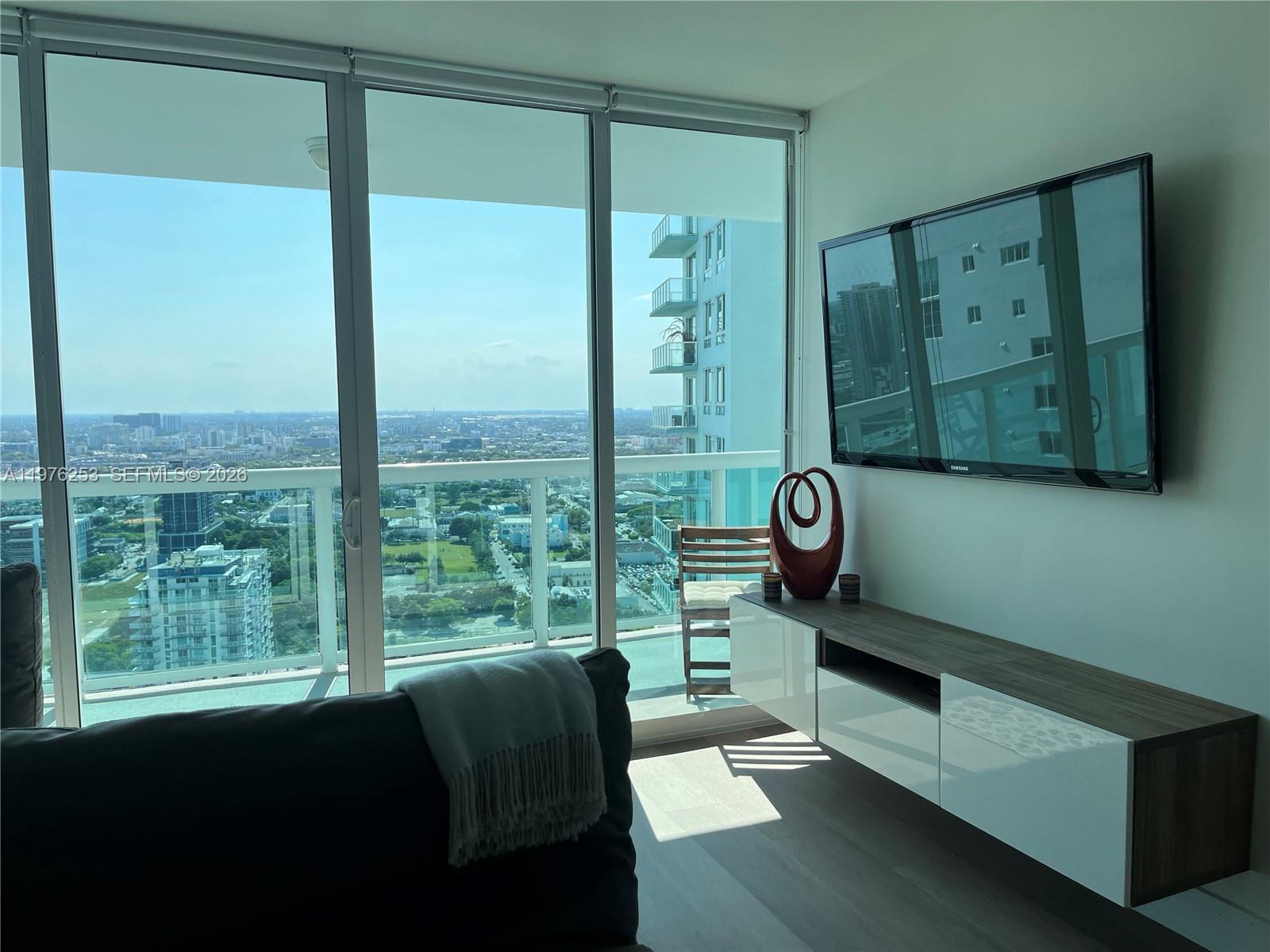 1800 CLUB CONDO - Residential Lease