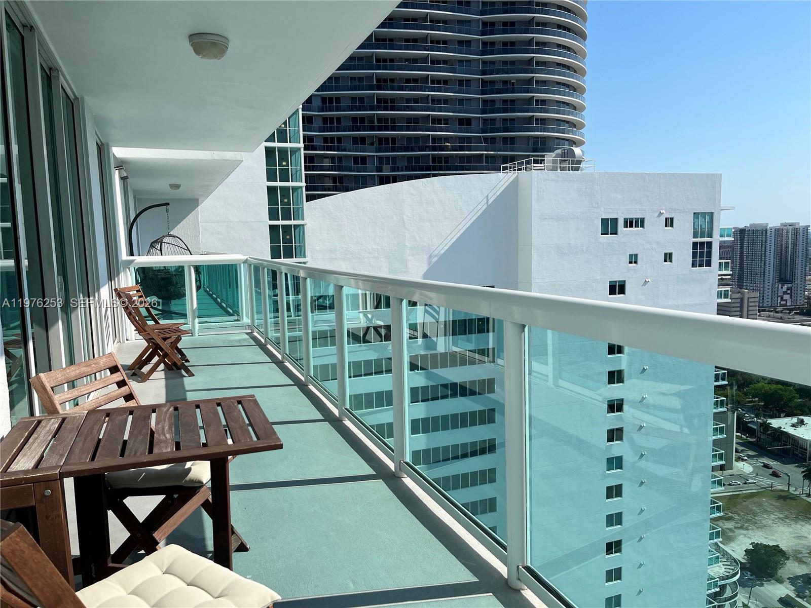 1800 CLUB CONDO - Residential Lease