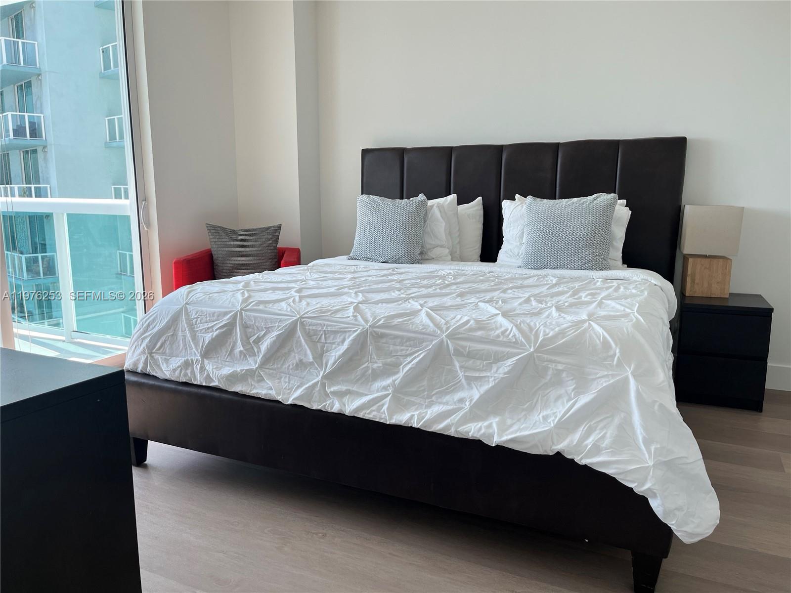 1800 CLUB CONDO - Residential Lease