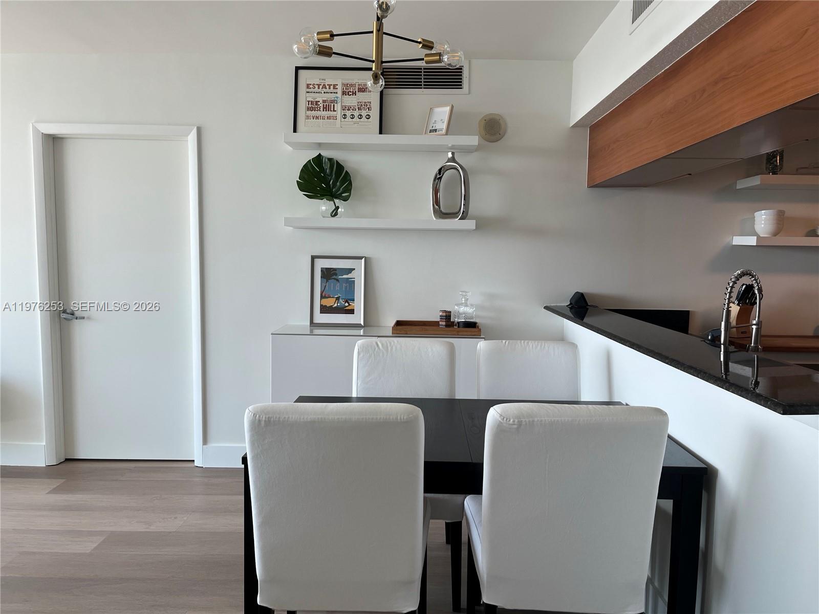 1800 CLUB CONDO - Residential Lease